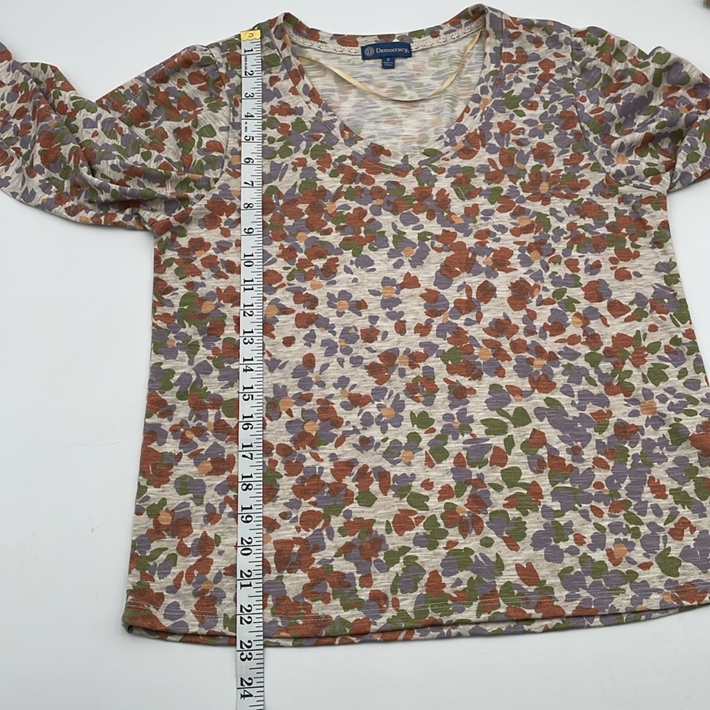Democracy Long Sleeve Ruffle & Button Detail V-neck Multicolor - Picture 10 of 16